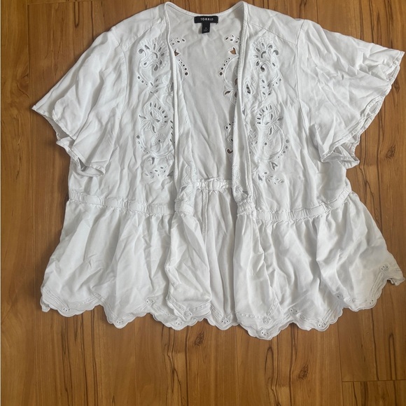 Torrid Eyelet Challis Tie Front Third Piece - Picture 2 of 7